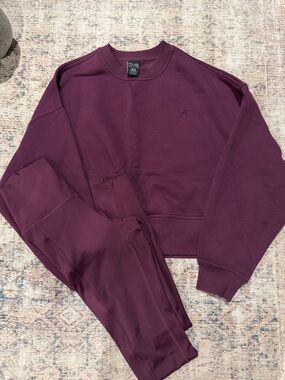 P.E Nation Women’s Crewneck Sweatshirt & leggings in Plum